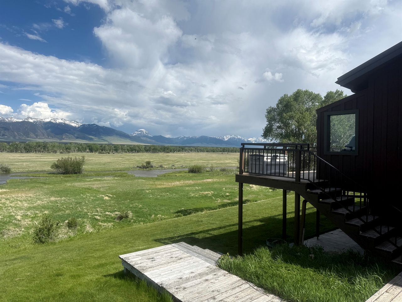 Charming Riverfront Guest House with Deck Overlooking Madison River, Near Ennis, Montana