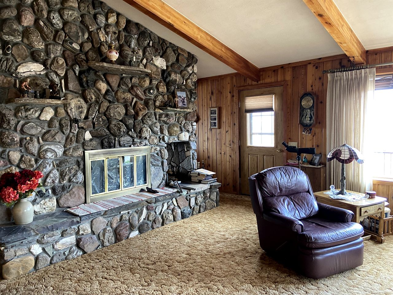 Charming Riverfront Guest House with Deck Overlooking Madison River, Near Ennis, Montana