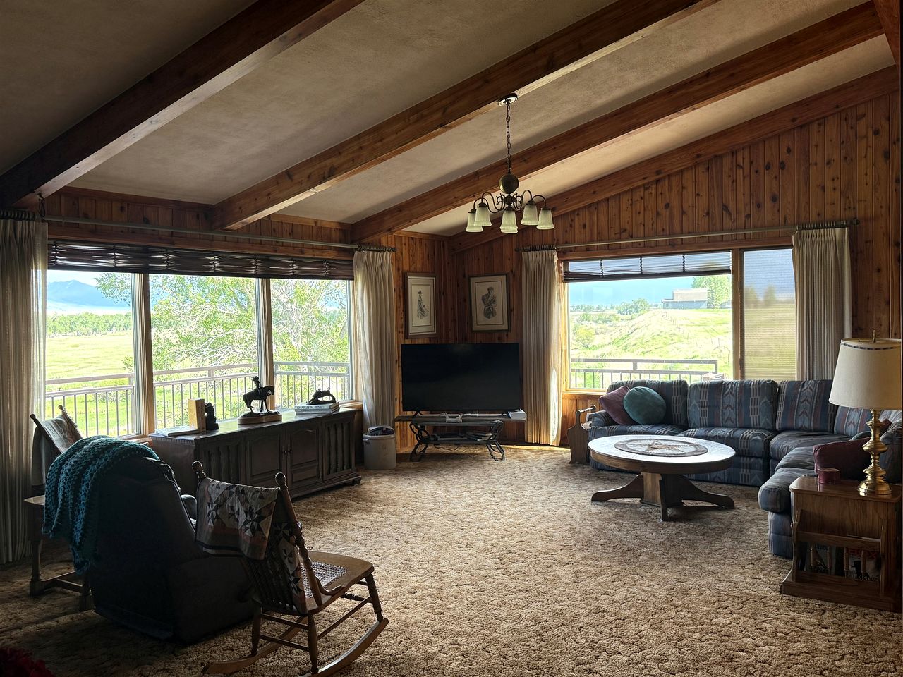 Charming Riverfront Guest House with Deck Overlooking Madison River, Near Ennis, Montana