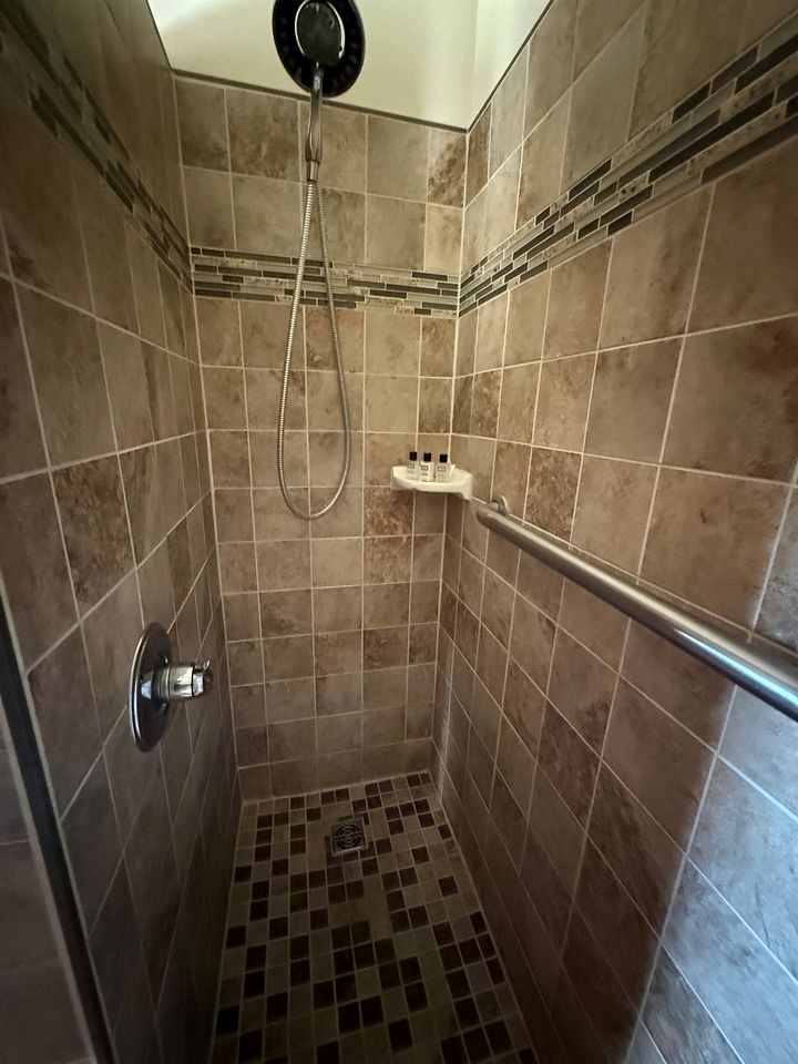 Charming Riverfront Guest House with Deck Overlooking Madison River, Near Ennis, Montana