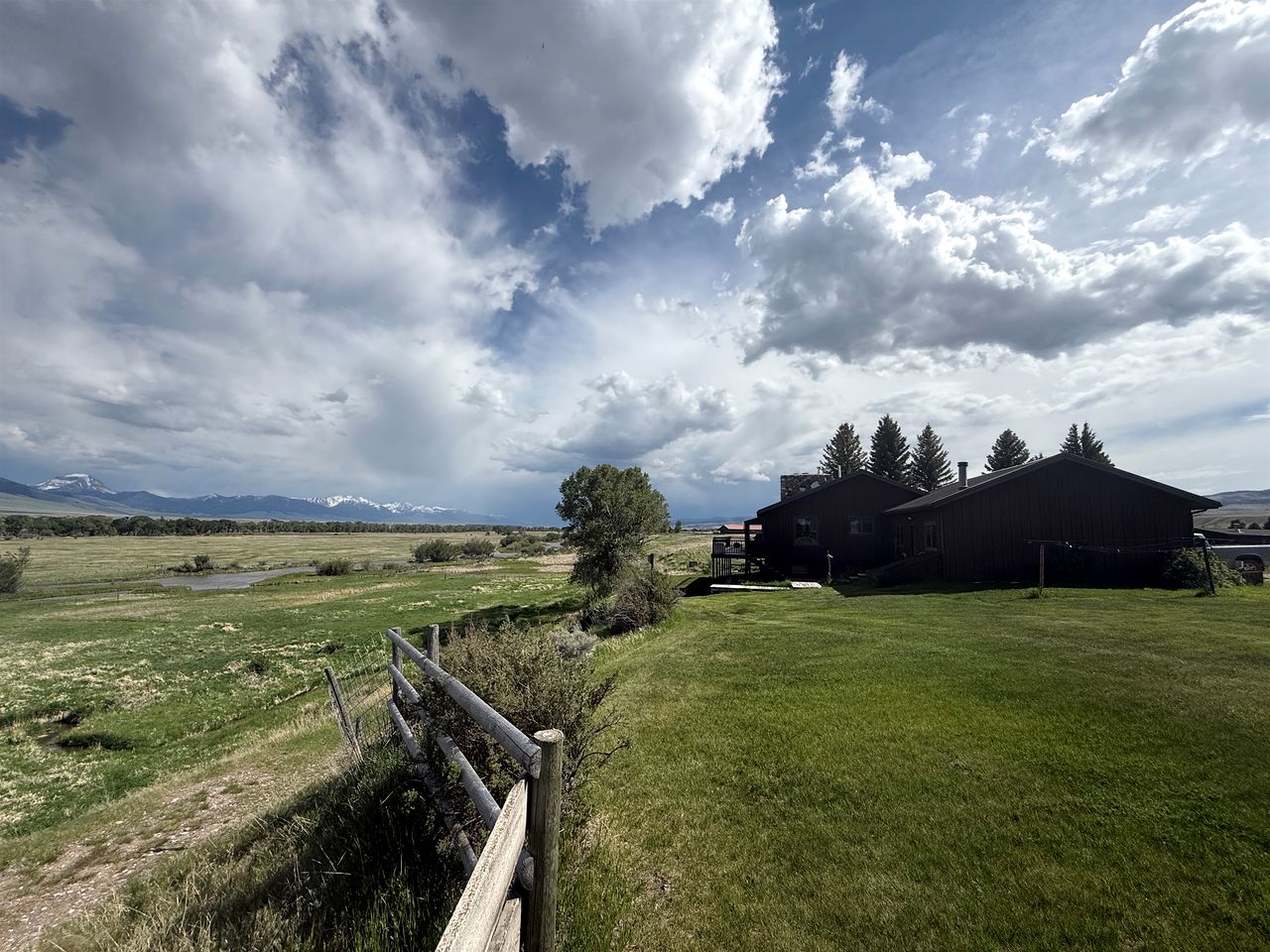 Charming Riverfront Guest House with Deck Overlooking Madison River, Near Ennis, Montana