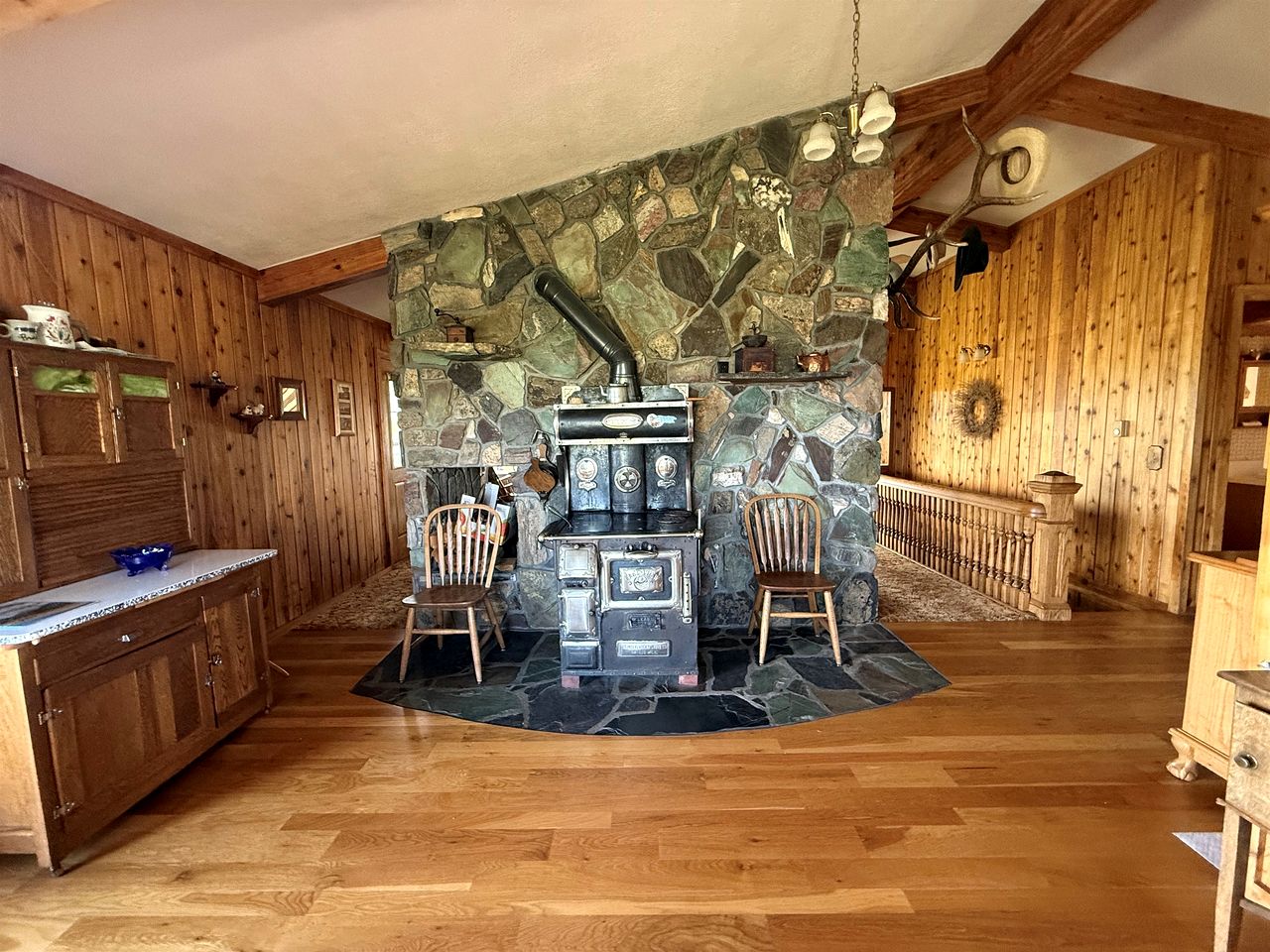 Charming Riverfront Guest House with Deck Overlooking Madison River, Near Ennis, Montana