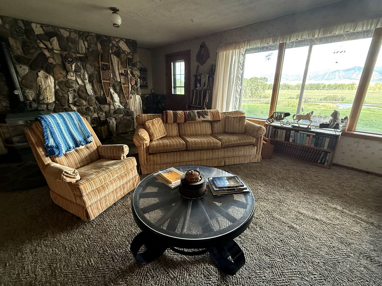Charming Riverfront Guest House with Deck Overlooking Madison River, Near Ennis, Montana