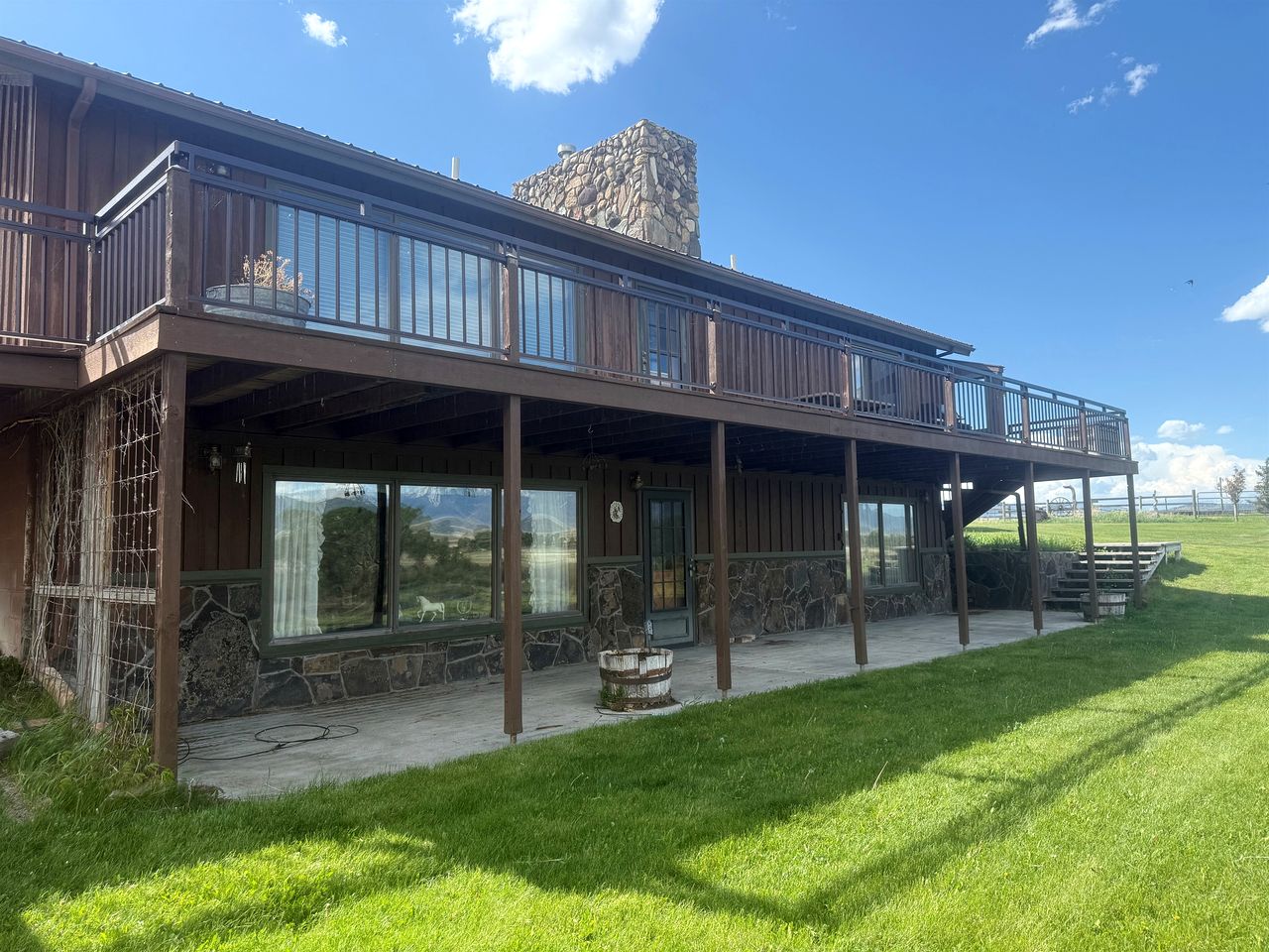 Charming Riverfront Guest House with Deck Overlooking Madison River, Near Ennis, Montana