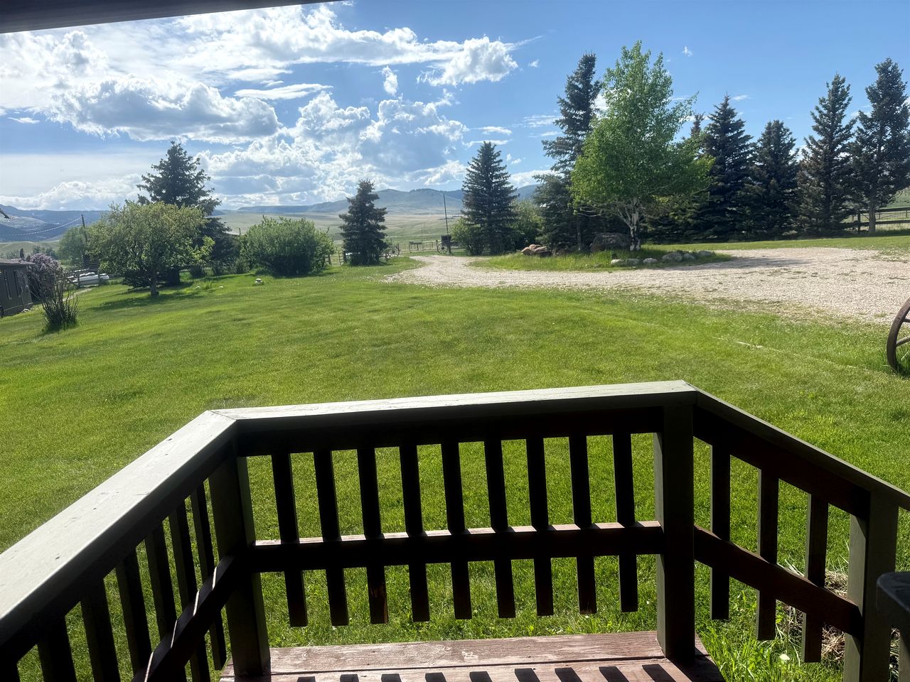 Charming Riverfront Guest House with Deck Overlooking Madison River, Near Ennis, Montana