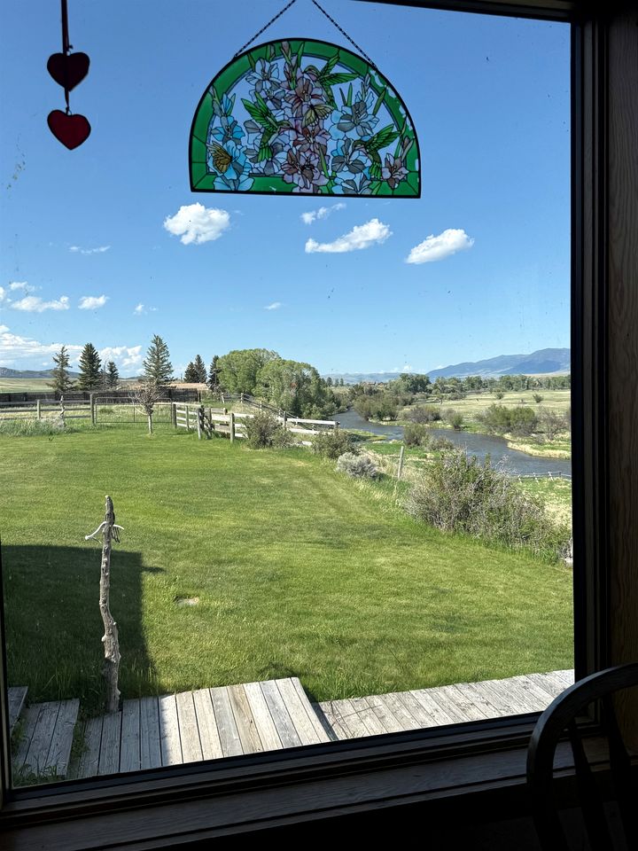 Charming Riverfront Guest House with Deck Overlooking Madison River, Near Ennis, Montana