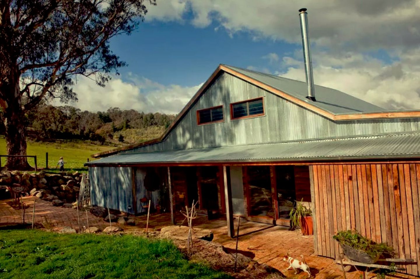 Incredible Farm Stay Accommodation near Alpine National Park in Tawonga, Victoria