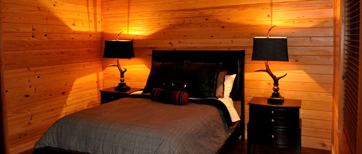 Idyllic Vacation Cabin Perched on Beaver Lake in Arkansas