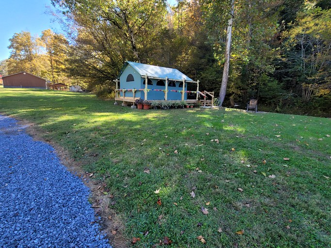 Safari Tents (United States of America, Del Rio, Tennessee)