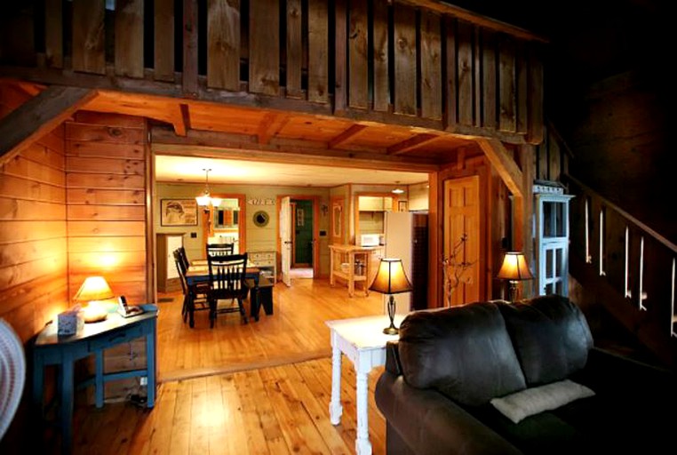 Cabins (Salisbury, New York, United States)