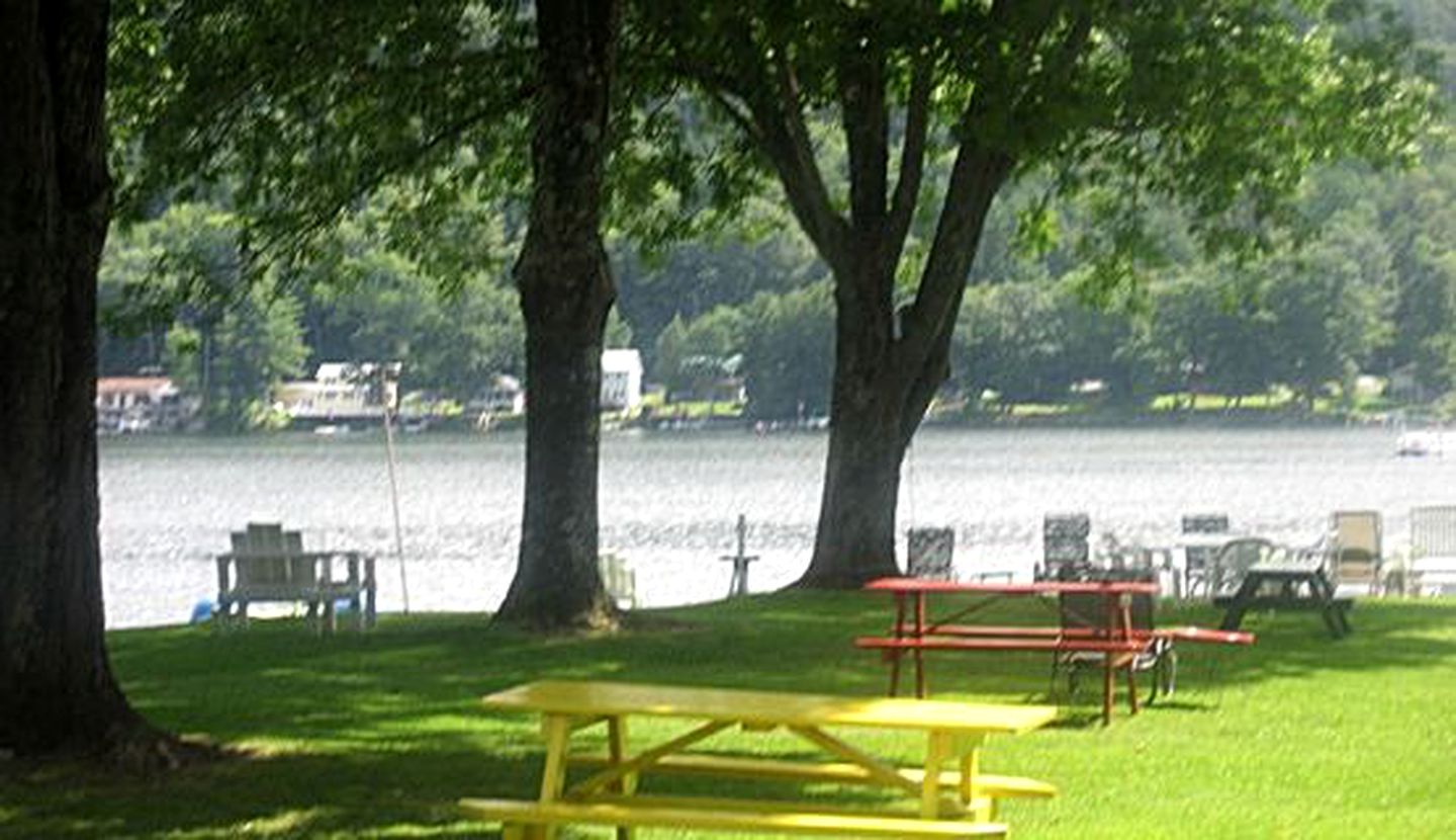 Lakefront Accommodation with Access to Outdoor Activities in Wells, Vermont