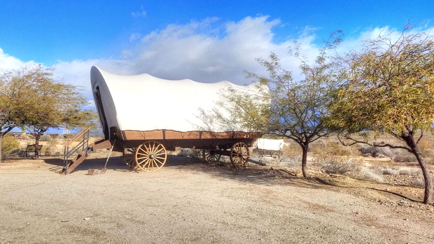 Traditional Pioneer Wagon Caravan Rental for Five near Lake Havasu City