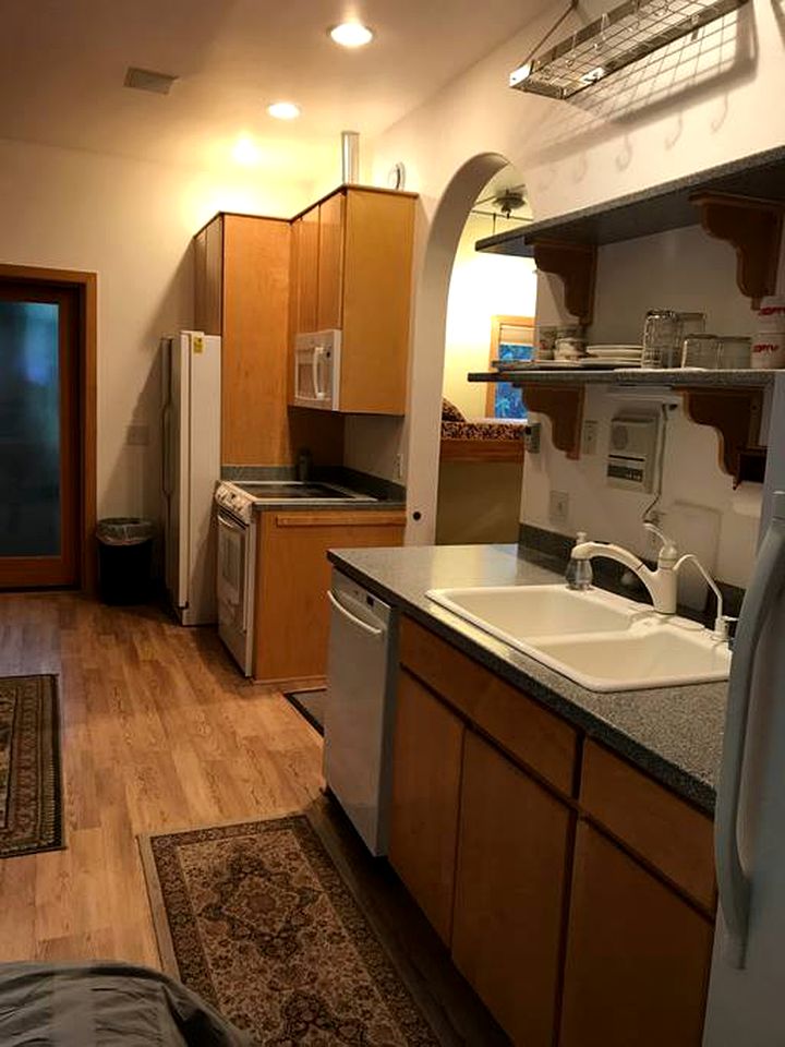 Spacious Family Retreat for a Secluded Getaway in Girdwood, Alaska