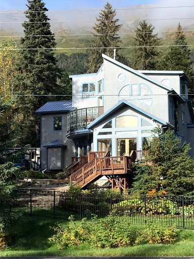 Vacation Rentals (Girdwood, Alaska, United States)