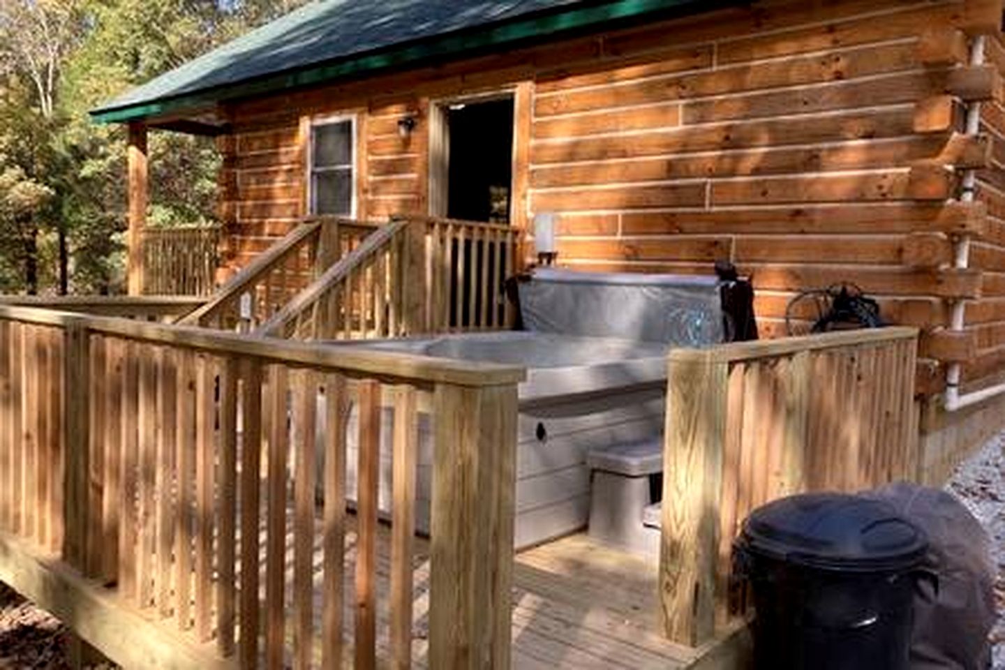 Quaint Cabin with Lofted Interior, Spa and BBQ in Indiana