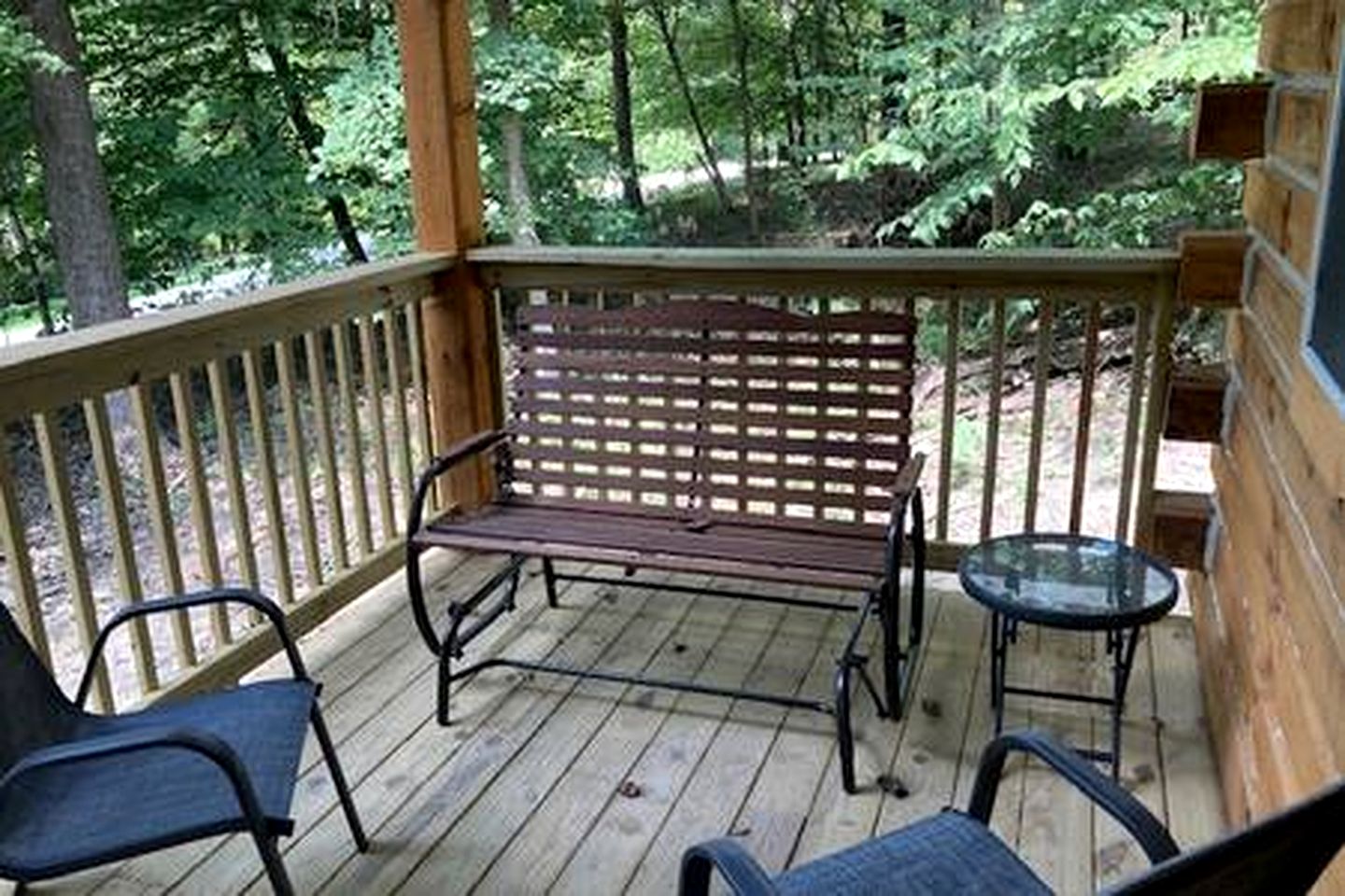 Quaint Cabin with Lofted Interior, Spa and BBQ in Indiana