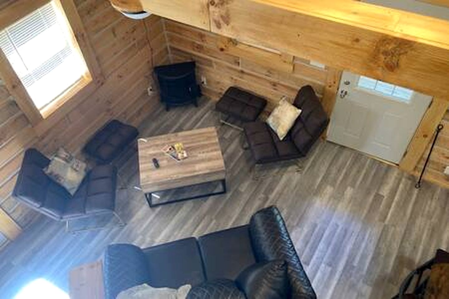 Quaint Cabin with Lofted Interior, Spa and BBQ in Indiana