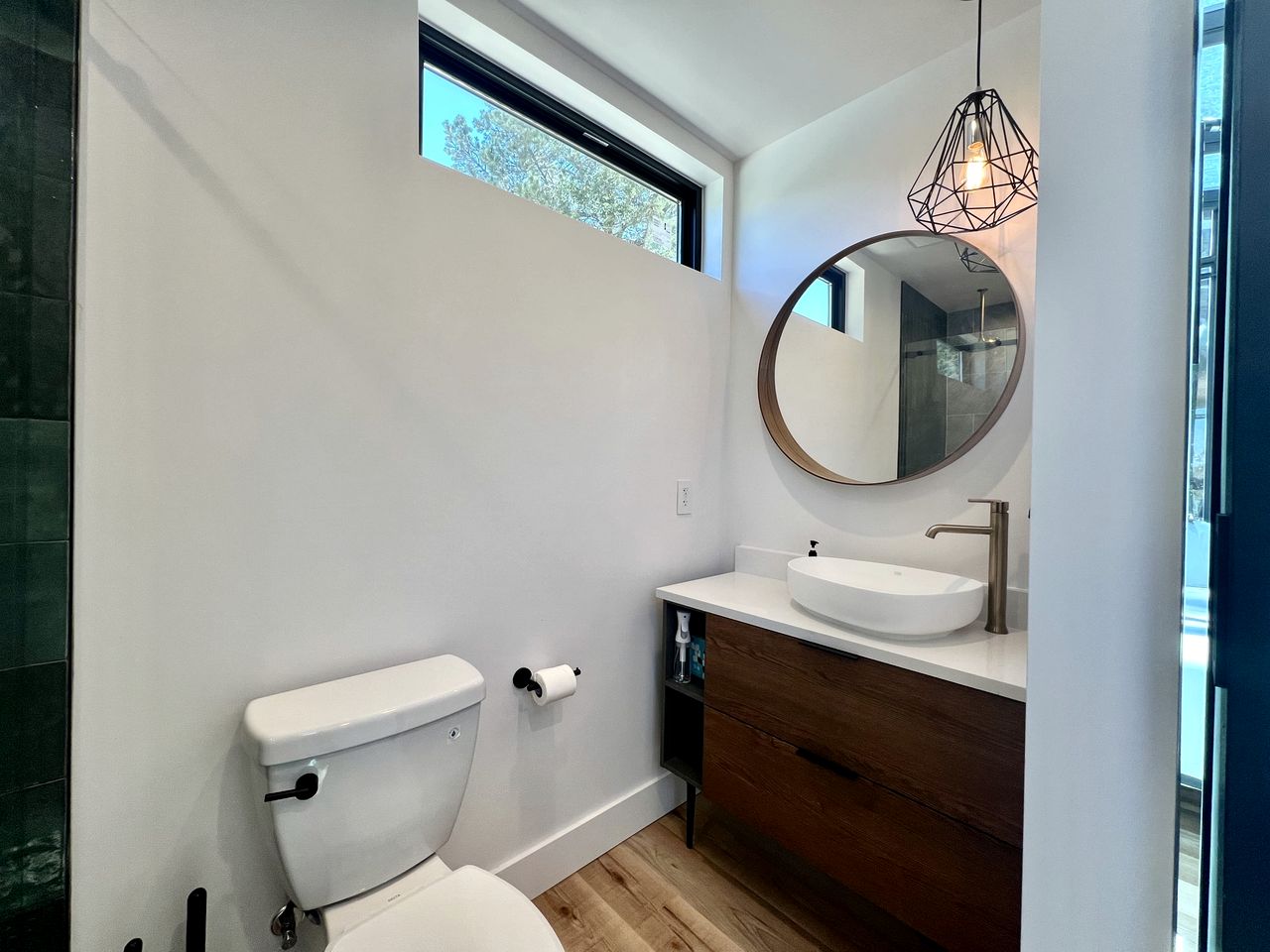 Fantastic Tiny House Fully Equipped with Glass Ceiling in Orderville, Utah