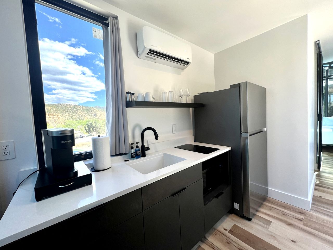 Fantastic Tiny House Fully Equipped with Glass Ceiling in Orderville, Utah