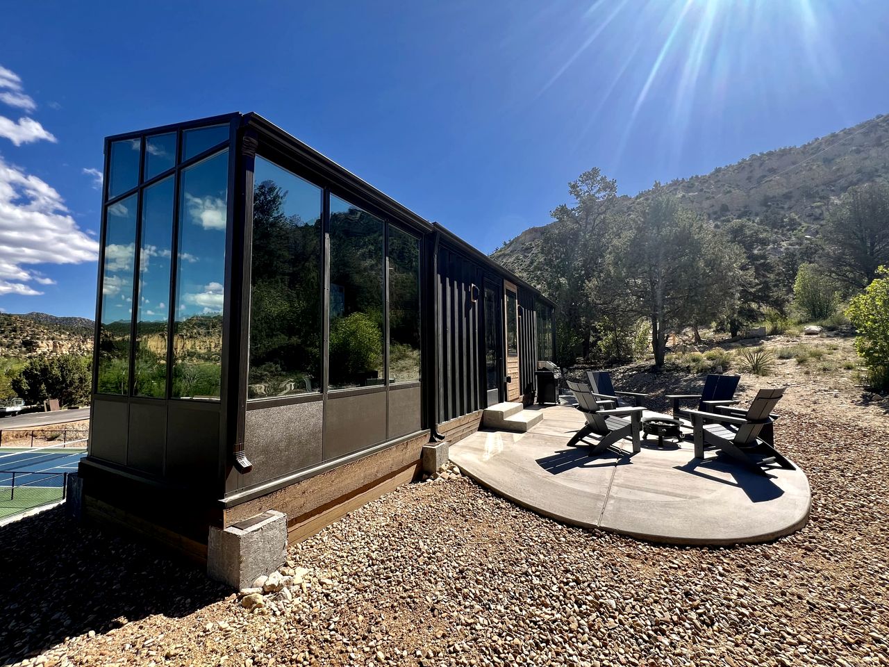 Fantastic Tiny House Fully Equipped with Glass Ceiling in Orderville, Utah