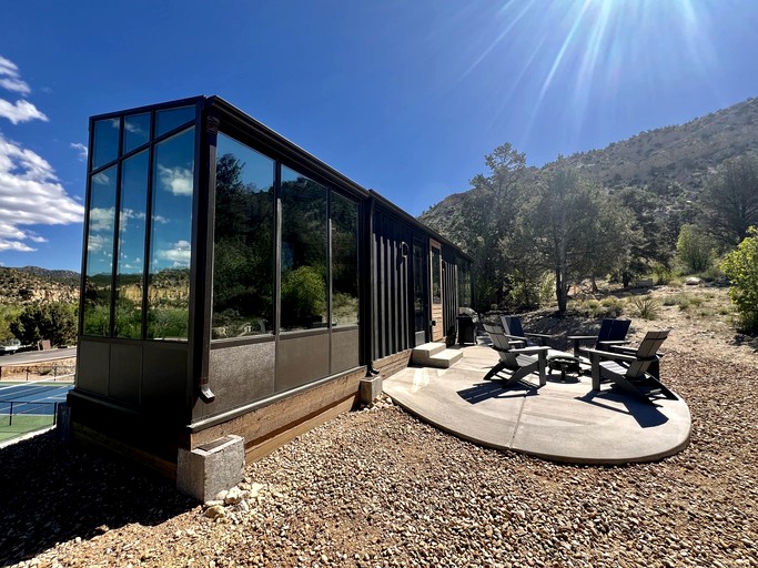 Fantastic Tiny House Fully Equipped with Glass Ceiling in Orderville, Utah