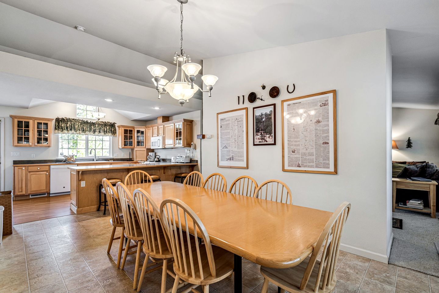 Mountain Retreat with Furnished Deck, BBQ and Fire Pit in Groveland, California