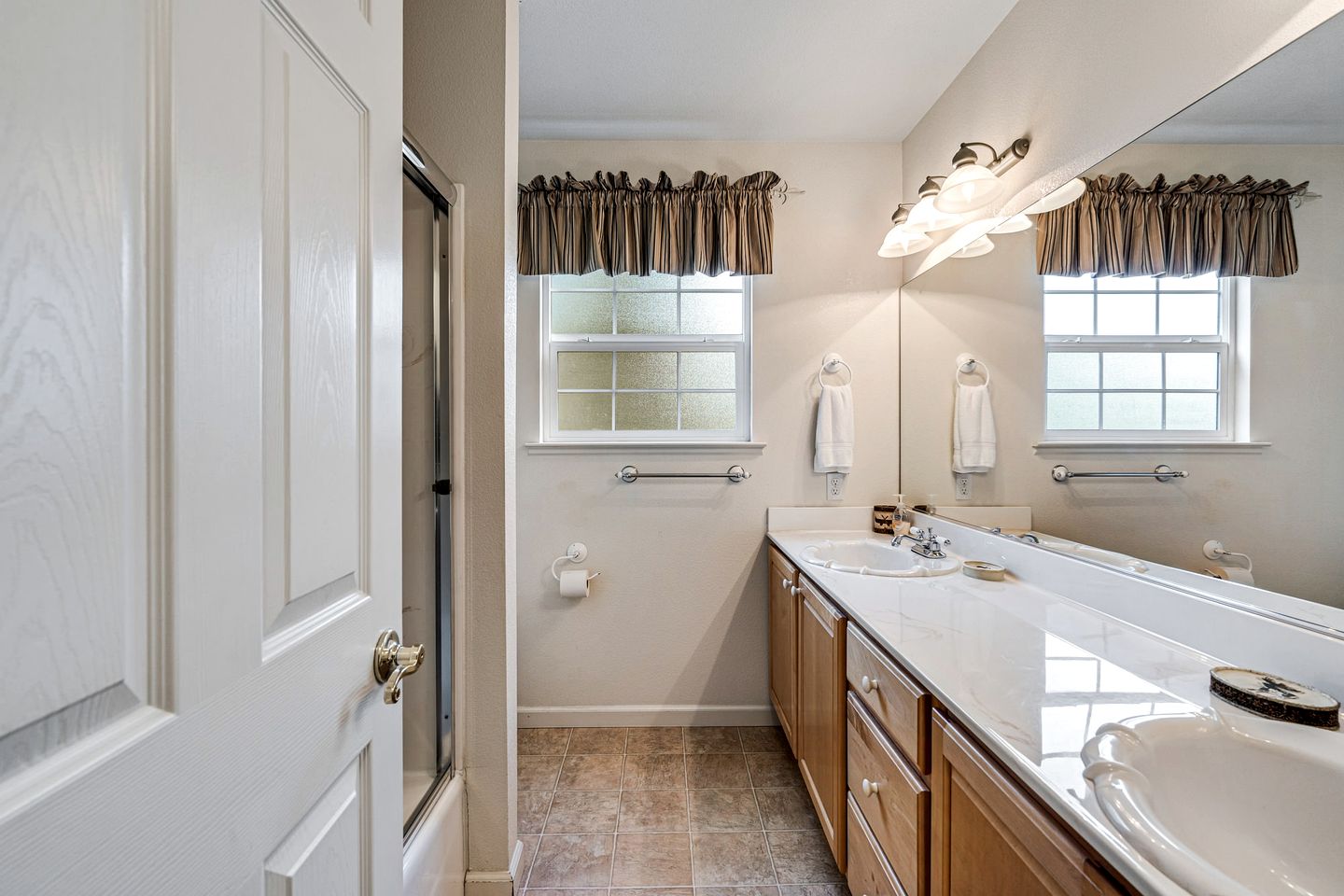 Mountain Retreat with Furnished Deck, BBQ and Fire Pit in Groveland, California