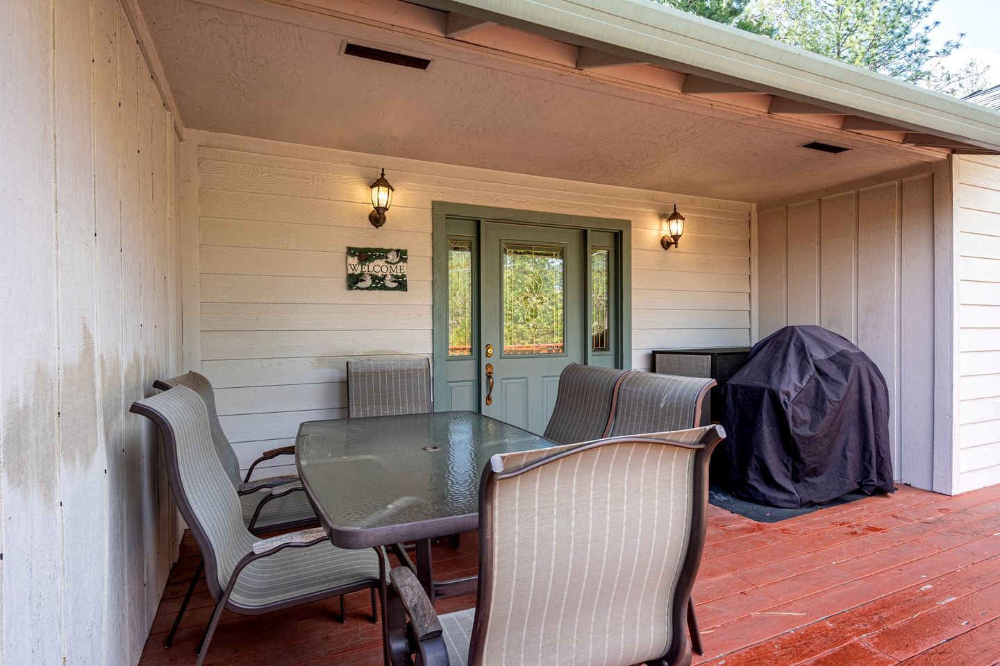 Mountain Retreat with Furnished Deck, BBQ and Fire Pit in Groveland, California