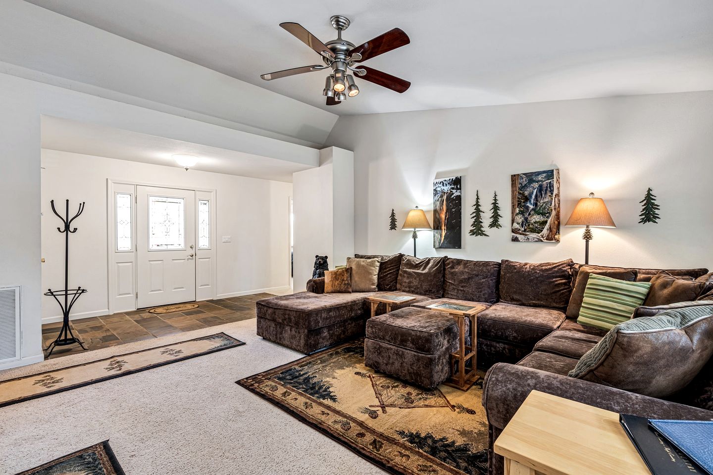 Mountain Retreat with Furnished Deck, BBQ and Fire Pit in Groveland, California