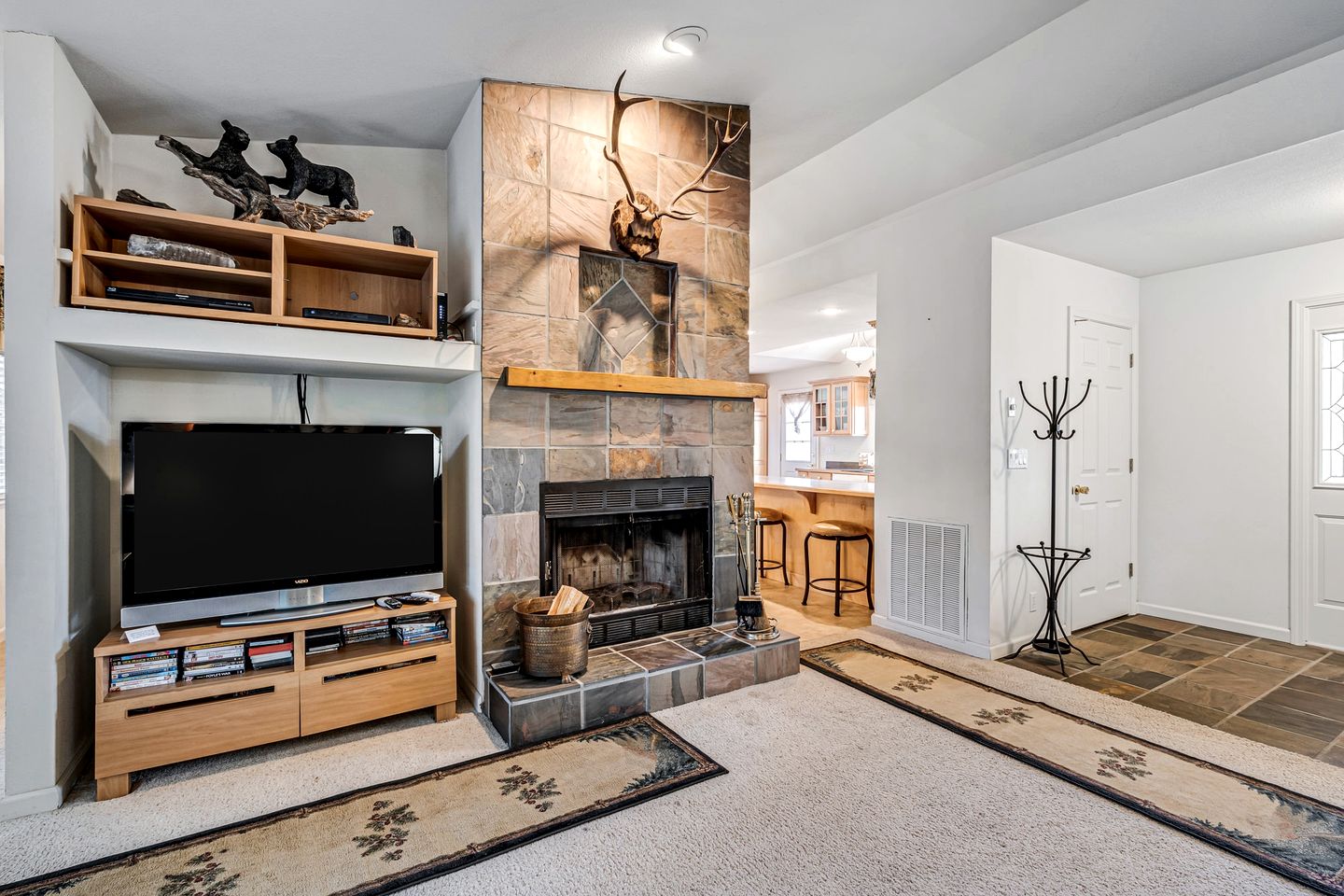 Mountain Retreat with Furnished Deck, BBQ and Fire Pit in Groveland, California