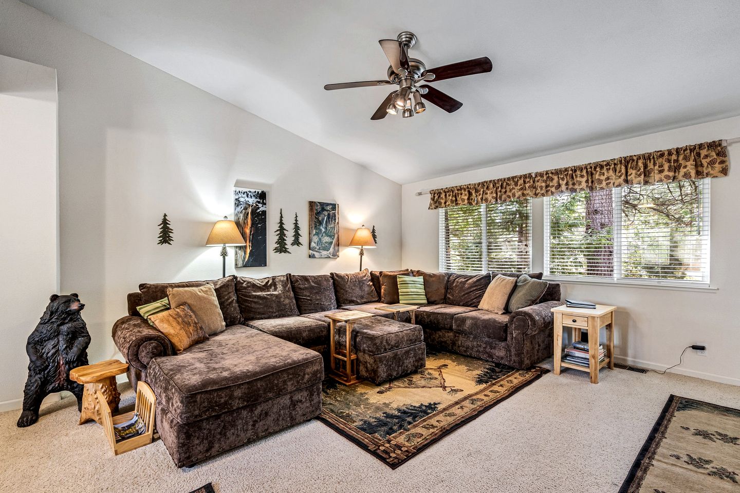 Mountain Retreat with Furnished Deck, BBQ and Fire Pit in Groveland, California