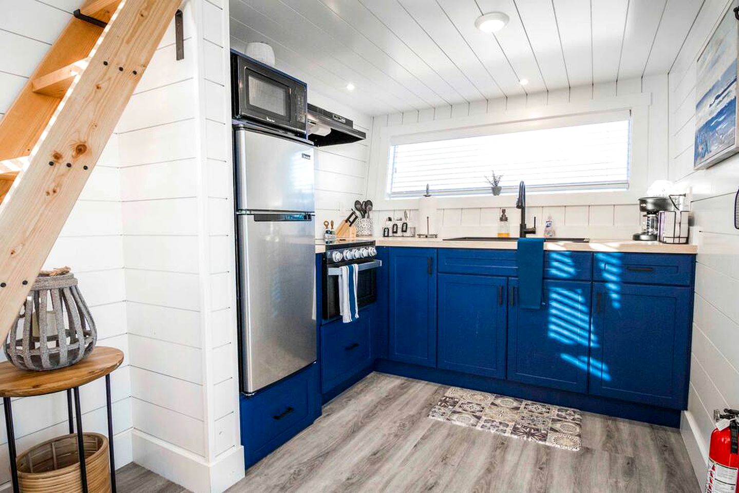 Chic Coziness: Fully Equipped Original Tiny House in Apple Valley