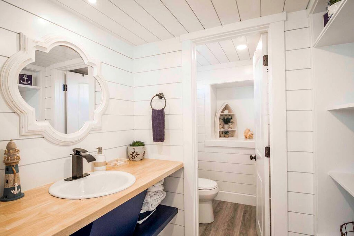 Chic Coziness: Fully Equipped Original Tiny House in Apple Valley