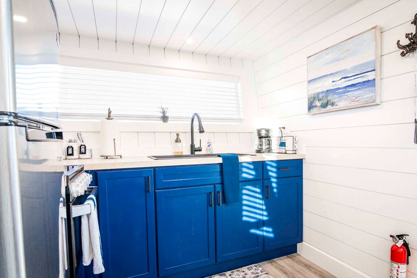 Chic Coziness: Fully Equipped Original Tiny House in Apple Valley
