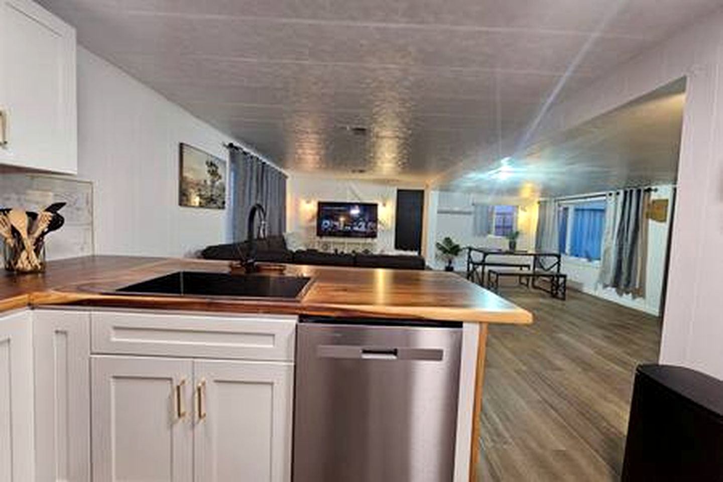 Stunning Vacation Rental with Foosball and Barbecue in Meadview, Arizona