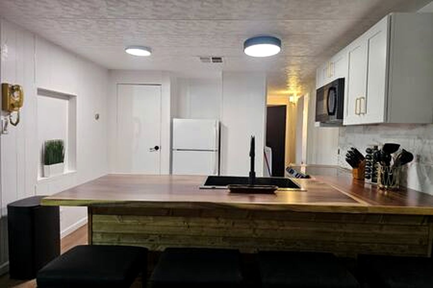 Stunning Vacation Rental with Foosball and Barbecue in Meadview, Arizona