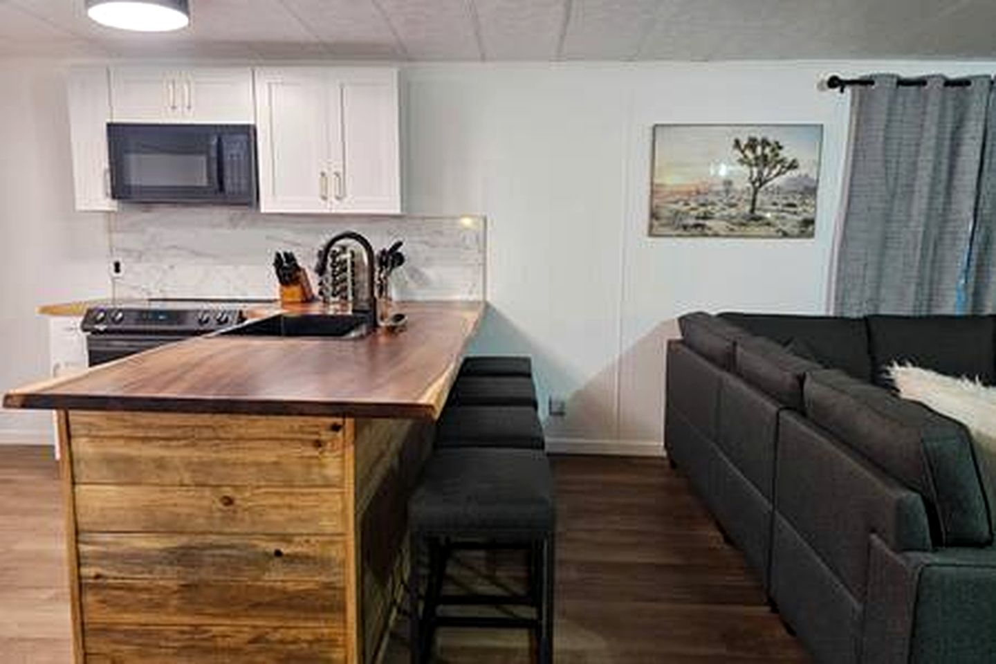 Stunning Vacation Rental with Foosball and Barbecue in Meadview, Arizona