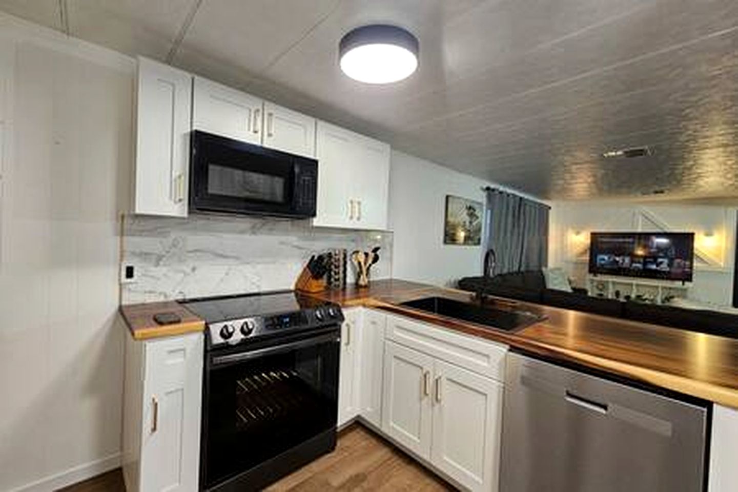 Stunning Vacation Rental with Foosball and Barbecue in Meadview, Arizona