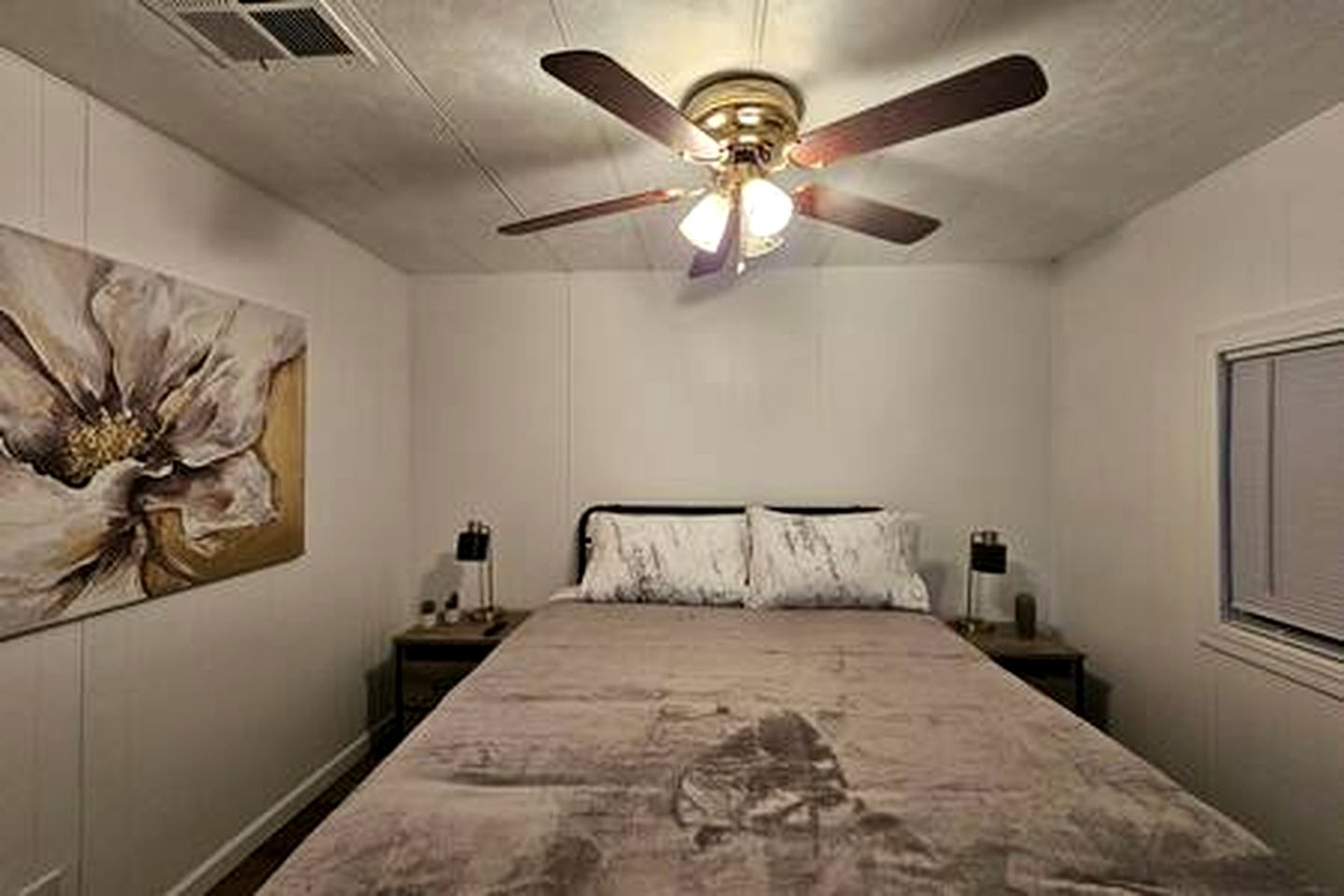 Stunning Vacation Rental with Foosball and Barbecue in Meadview, Arizona