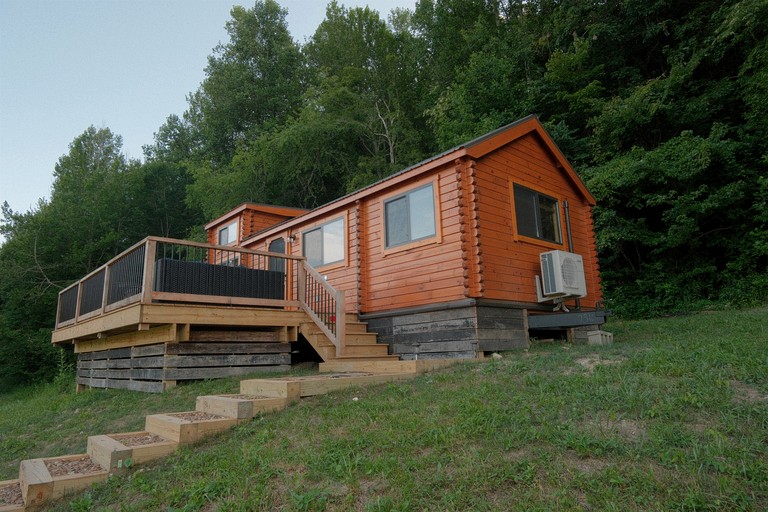 Cozy Stargazing Cabin with Hot Tub near Red River Gorge in Estill County, Kentucky