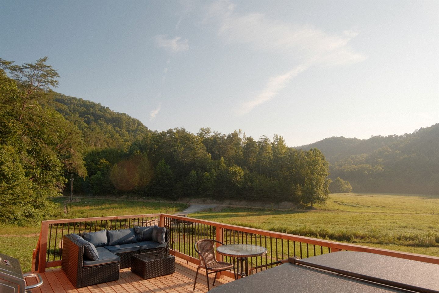 Cozy Stargazing Cabin with Hot Tub near Red River Gorge in Estill County, Kentucky