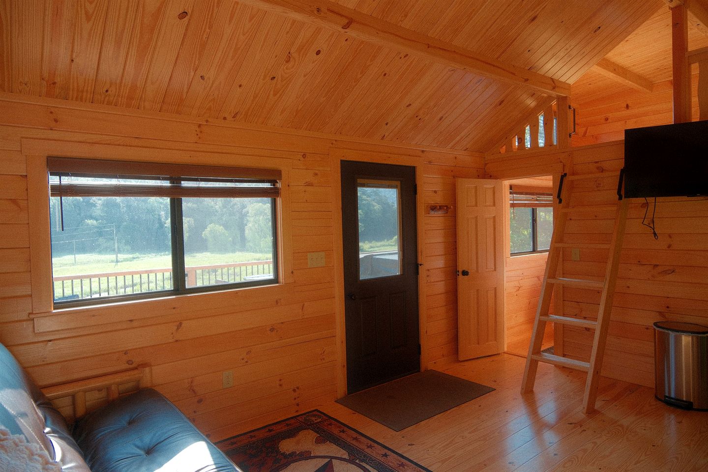 Cozy Stargazing Cabin with Hot Tub near Red River Gorge in Estill County, Kentucky