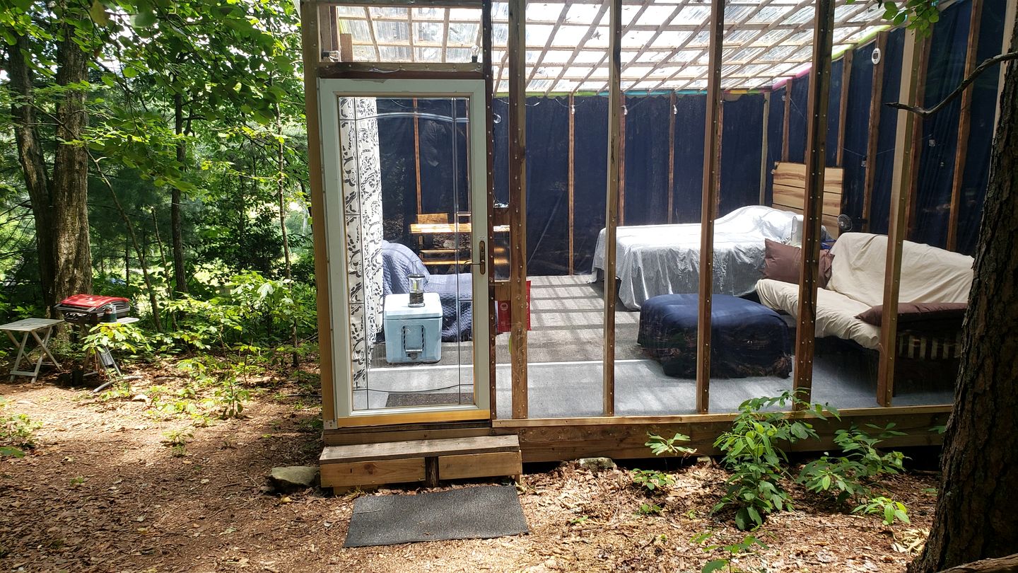 Secluded Forest Cabin with Clear Roof for Stargazing near Watts Bar Lake – Grandview, TN