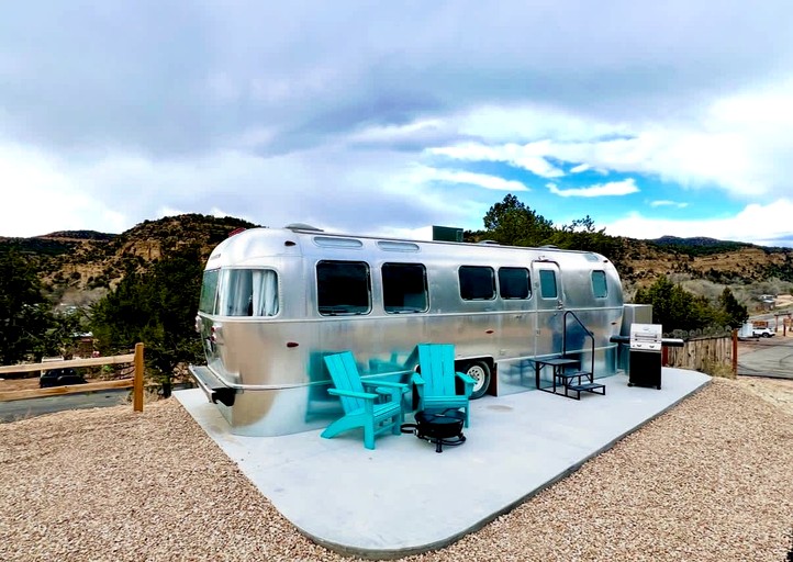 Cozy Airstream Perfect for a Romantic Weekend of Stargazing in East Zion, Utah