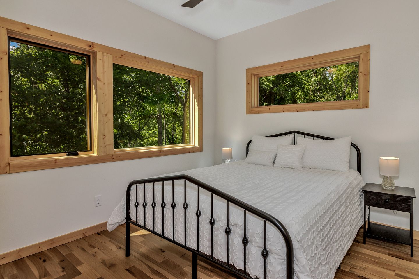 Romantic Mountain Retreat with Hot Tub and Panoramic Views Near Marshall, NC