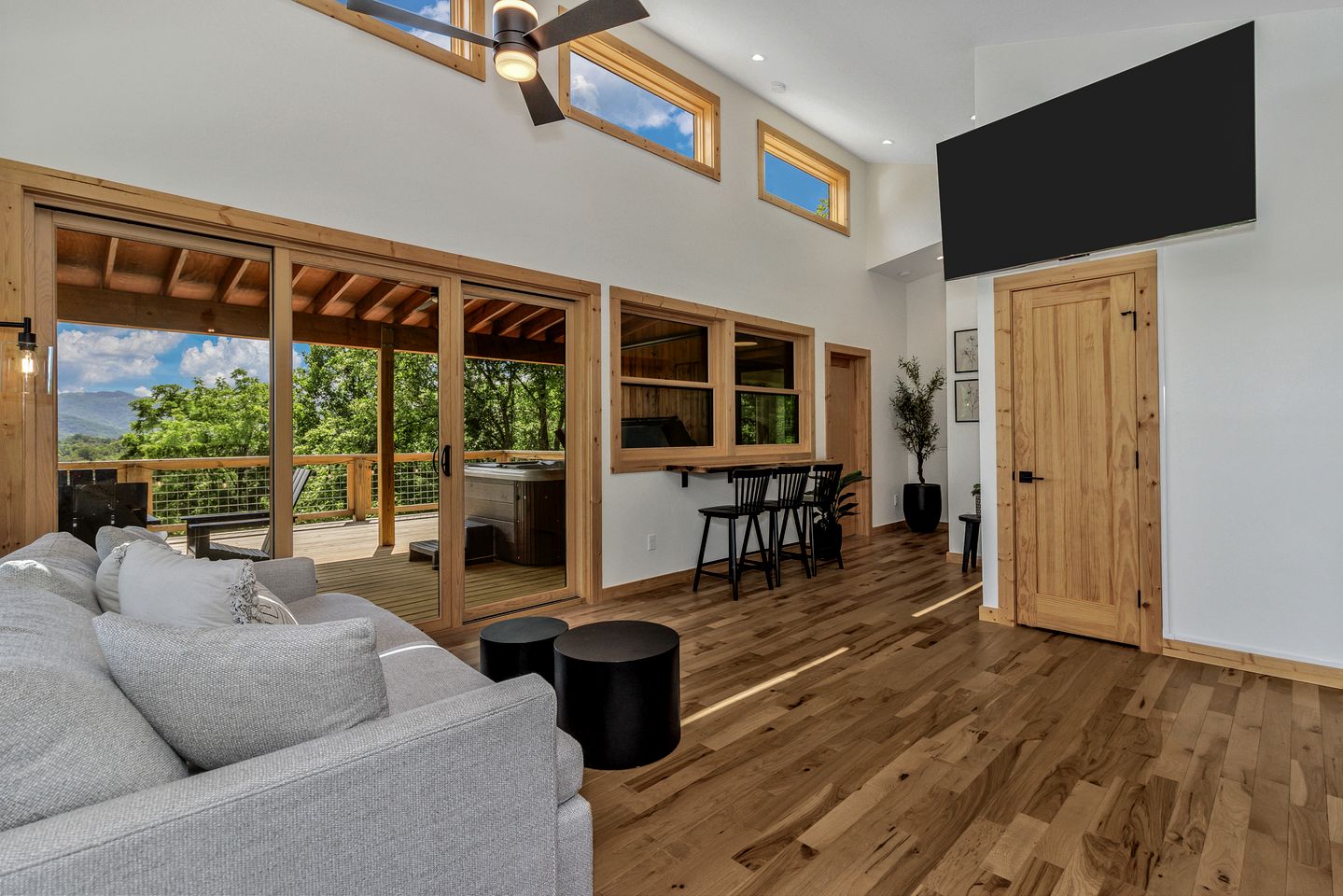 Romantic Mountain Retreat with Hot Tub and Panoramic Views Near Marshall, NC