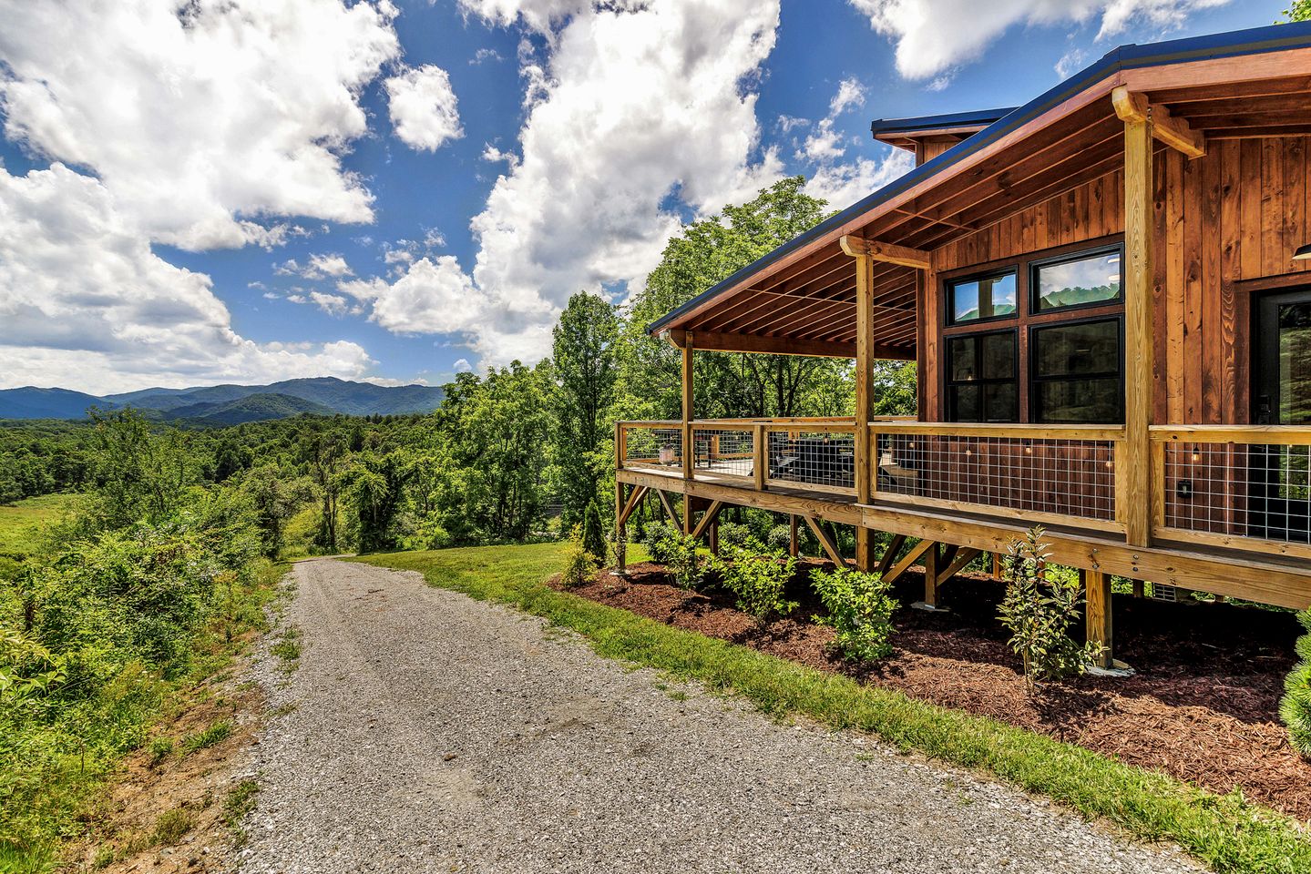 Romantic Mountain Retreat with Hot Tub and Panoramic Views Near Marshall, NC
