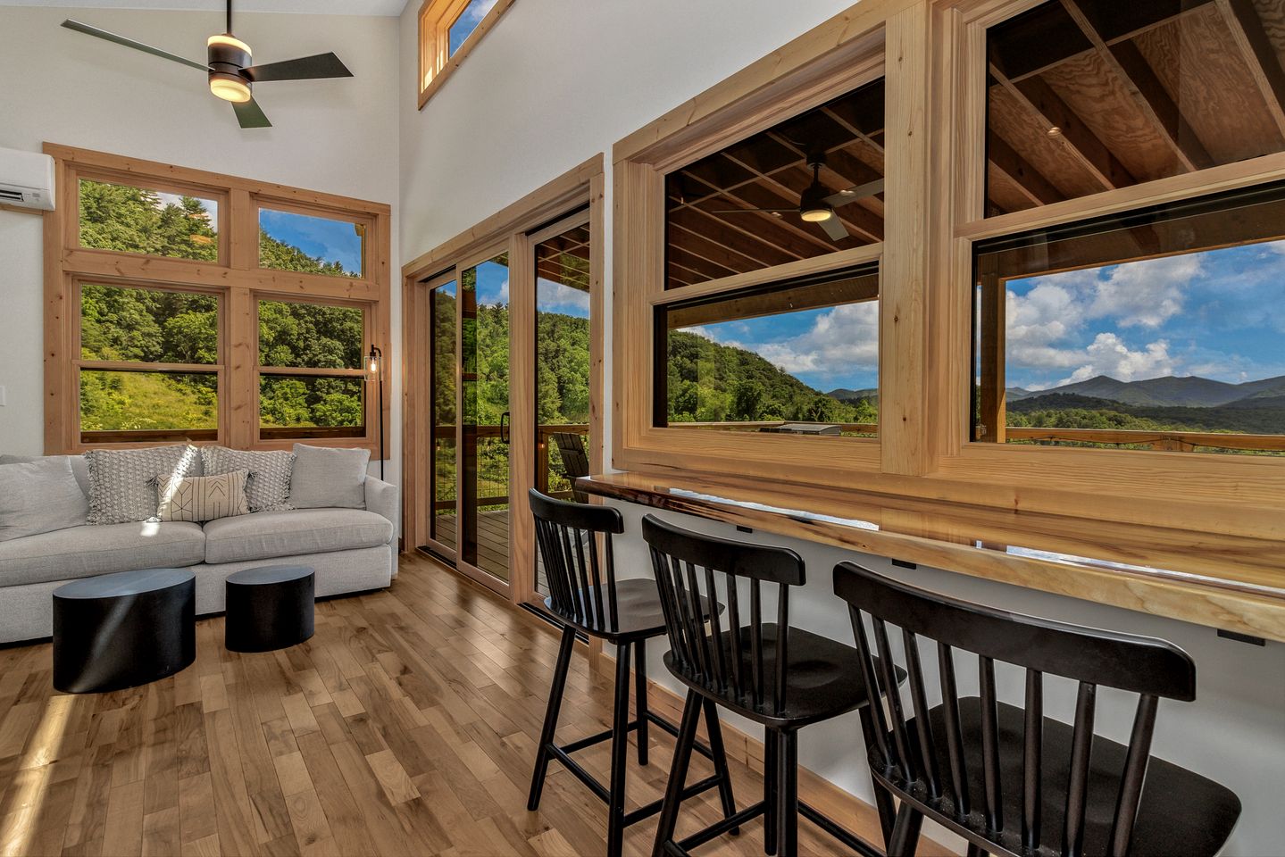 Romantic Mountain Retreat with Hot Tub and Panoramic Views Near Marshall, NC