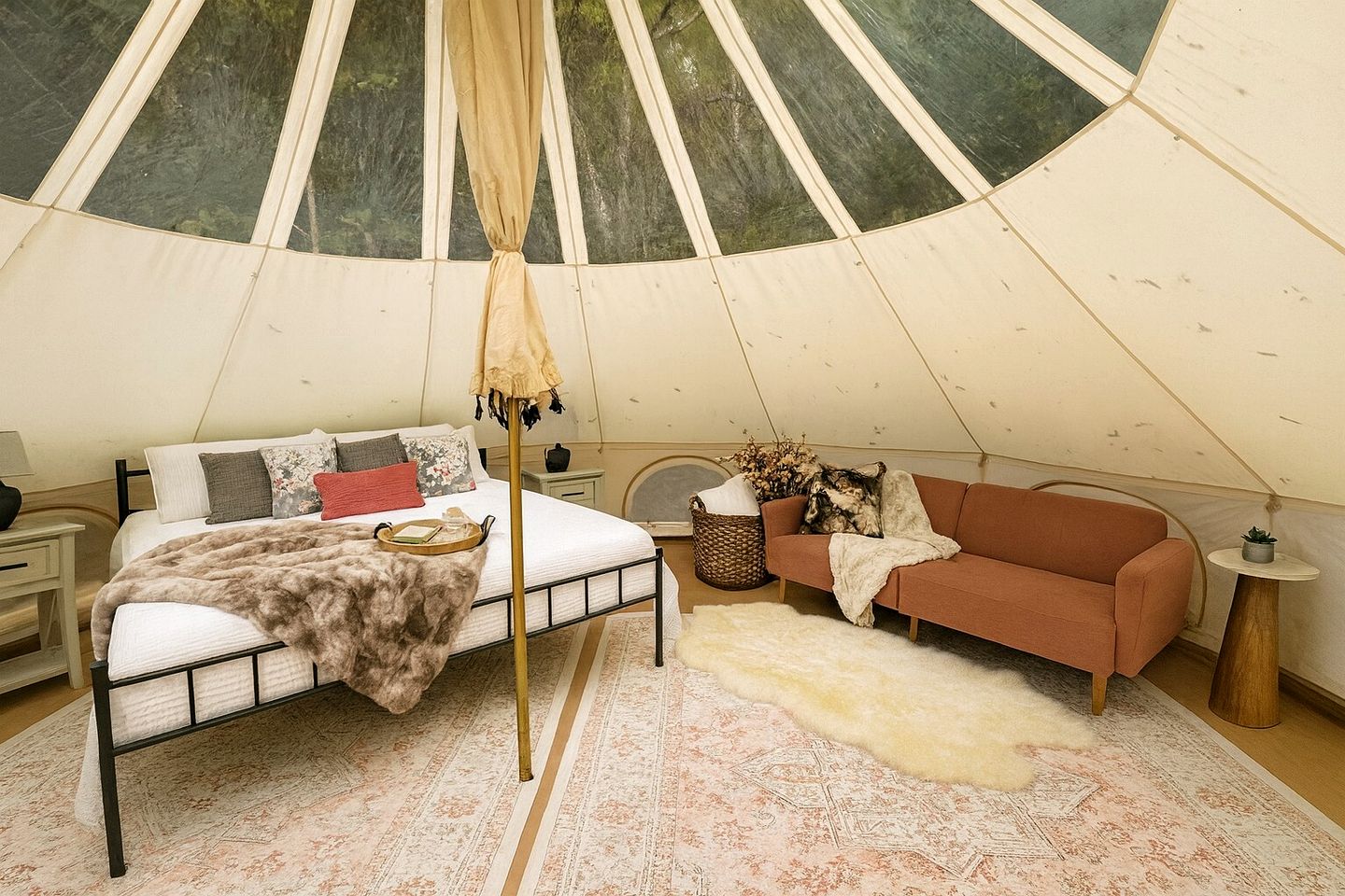 Starlit Glamping Bell Tent Sanctuary Near Sinking Creek, Missouri
