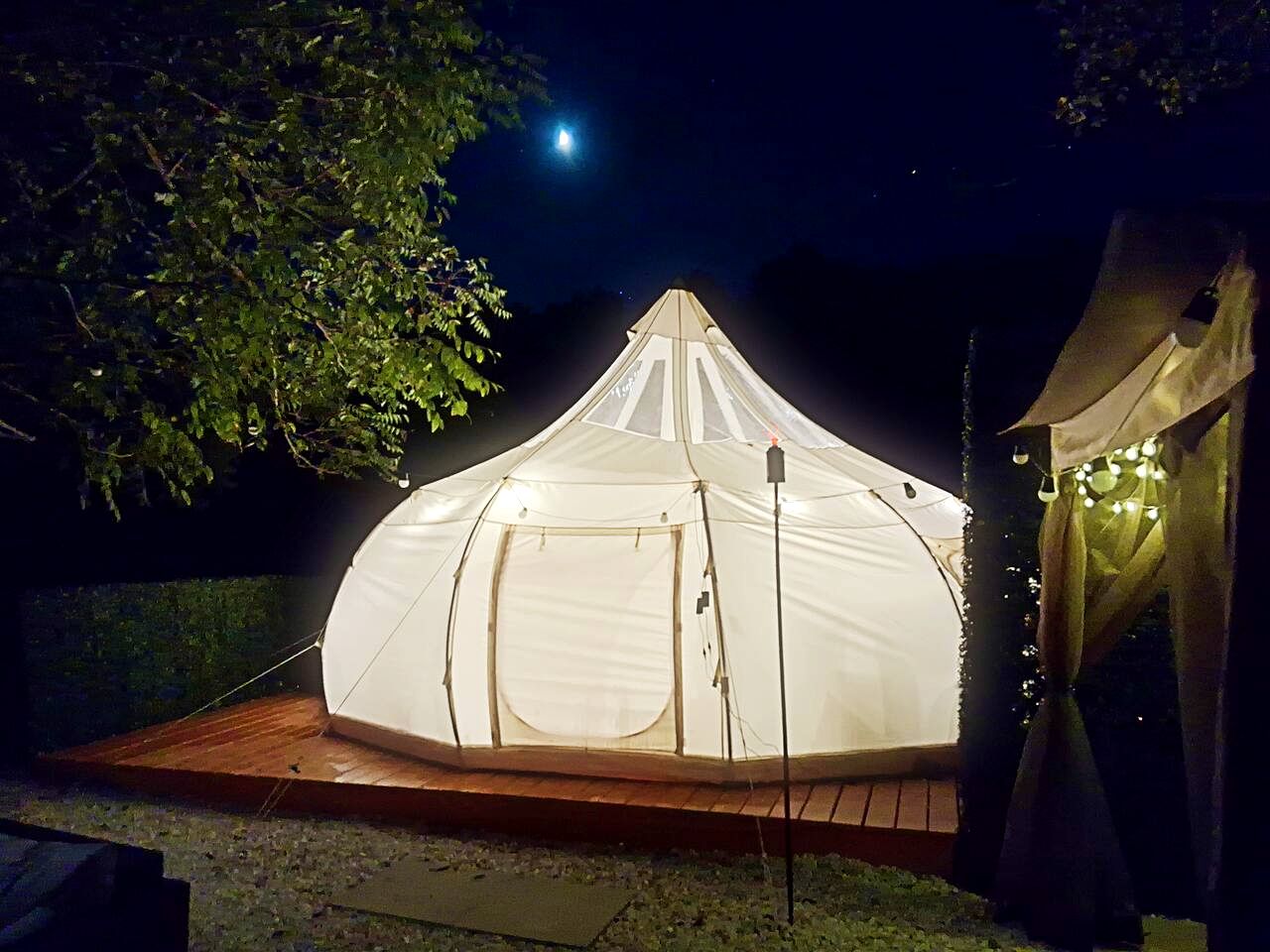 Romantic Riverfront Glamping Suite with Starlit Views near Shenandoah, Virginia